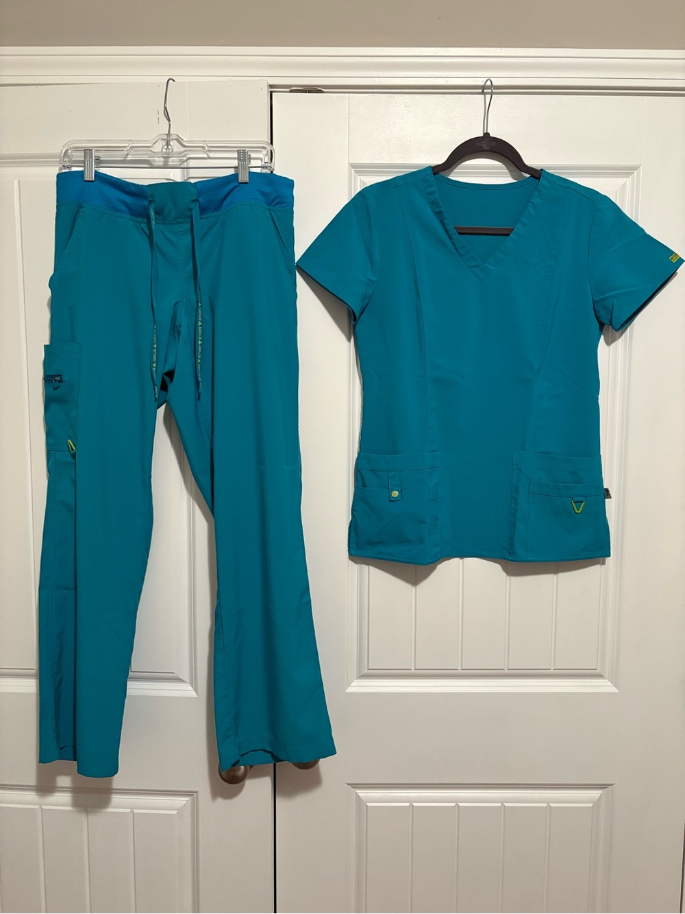 Med Couture Teal Women's Scrubs. Top Small, Pants Medium